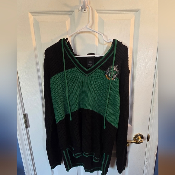 Warner Bros. Green and Black Harry Potter Slytherine  Sweater SZ SMALL - Picture 1 of 5
